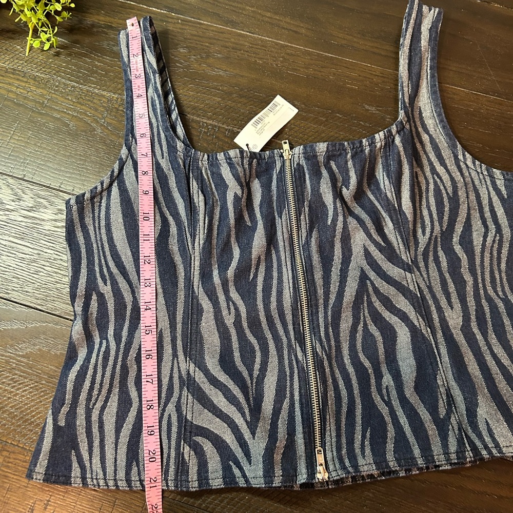 Nasty Gal Blue and White denim Zebra-Print Zip Front Tank Sz 16 NWT - Picture 5 of 7